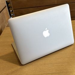 Apple MacBook Air 13” i5/8GB/256GB SSD $180 