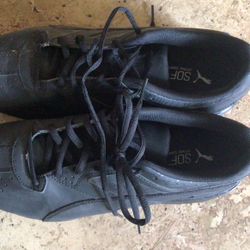 Men shoes. Size 9.5 Pumas