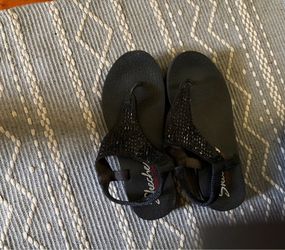 Skechers Sz 9 black sandal with bling