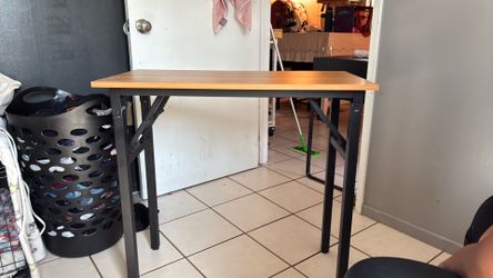 Foldable desk
