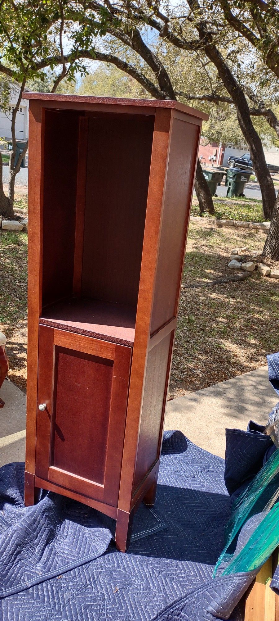 Dark Wood Cabinet With Extra Shelf for Upper Part 