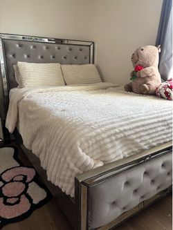 Gray glass queen bedroom set