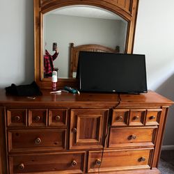 Dresser & Mirror