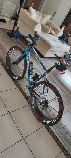 Trek Madone 4.5 - 58CM - SHIMANO 105 With Dura Ace Crank And Upgraded Wheels