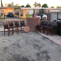 1 table 8 Chairs