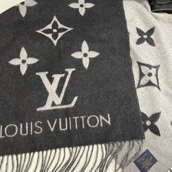 Louis Vuitton LV Petit Damier Scarf 402330 for Sale in Miami, FL - OfferUp