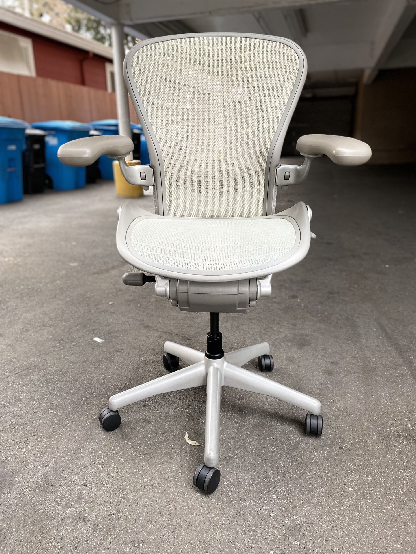 Classic Aeron Size B Titanium Wave Mesh