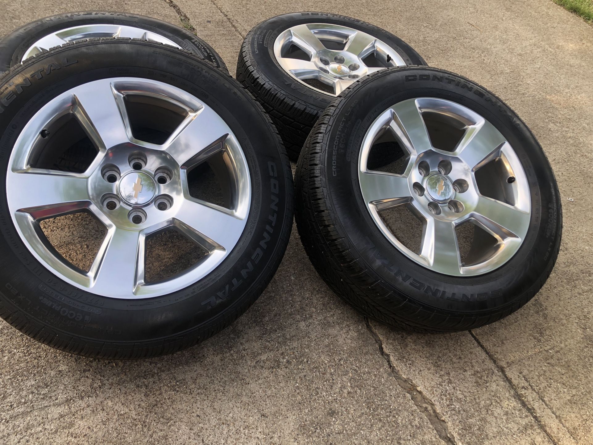 Rines 20s originales Silverado Tahoe Avalanche Sierra llantas y rines en muy buenas condiciones Sensores Incluidos 275/55/20