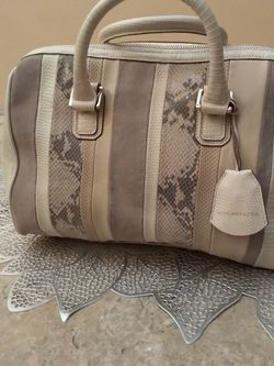 BCBGMAXAZRIA LEATHER BAG