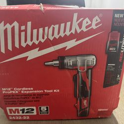 Milwaukee M12 ProPEX Expansion Tool Kit