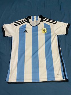2022 Argentina jersey size L fits kinda tight