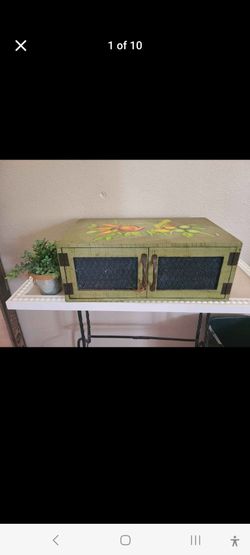 Primitive decorative bread box