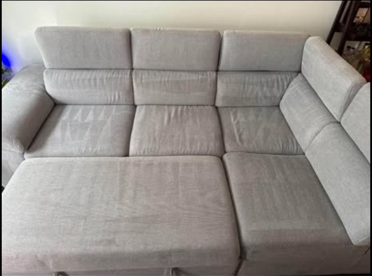 Grey Sectional w/queen Pullout & Ottoman w/storage