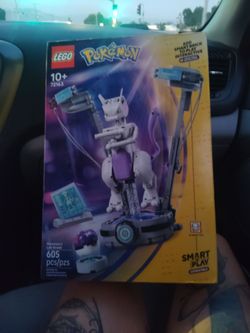 Lego Mewtwo's  Lab Break