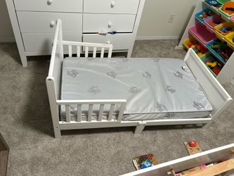 White toddler bed