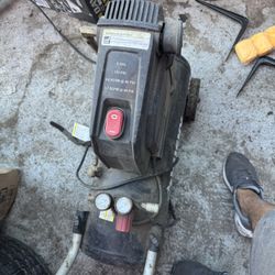 8 Gallon Air Compressor Husky