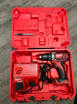 Milwaukee 2606-20 M18 1/2" Drill Driver and charger