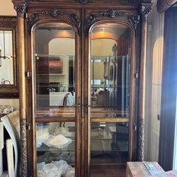 Vintage Henredon Curio Glass China Cabinet
