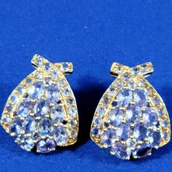 BEAUTIFUL 10K GOLD TANZANITE ERRINGS, SEE PICTURES FOR SIZE, 