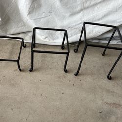 Three-piece serving trivet set