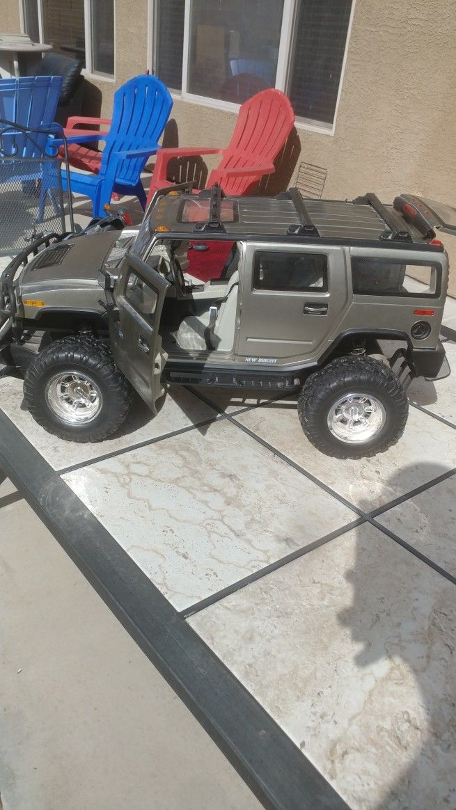 Model Harley and H3 Hummer