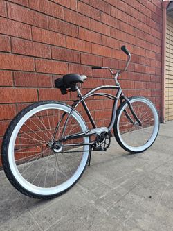 Schwinn 26 inch beach cruiser bike $170