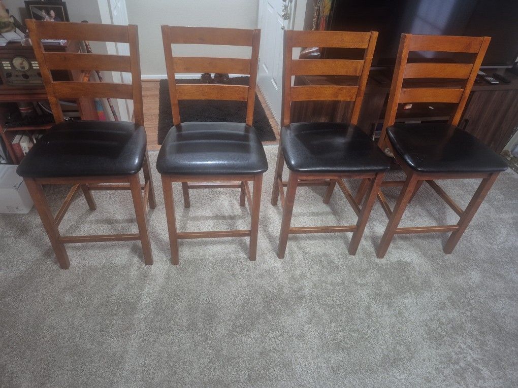 Selling 4 Dinning Rm Chairs