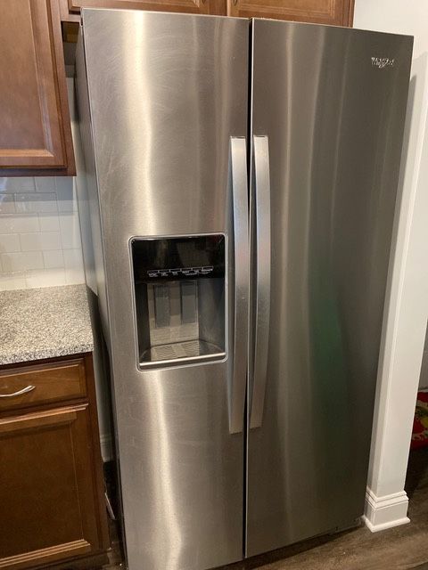 Whirlpool Refrigerator Likes New