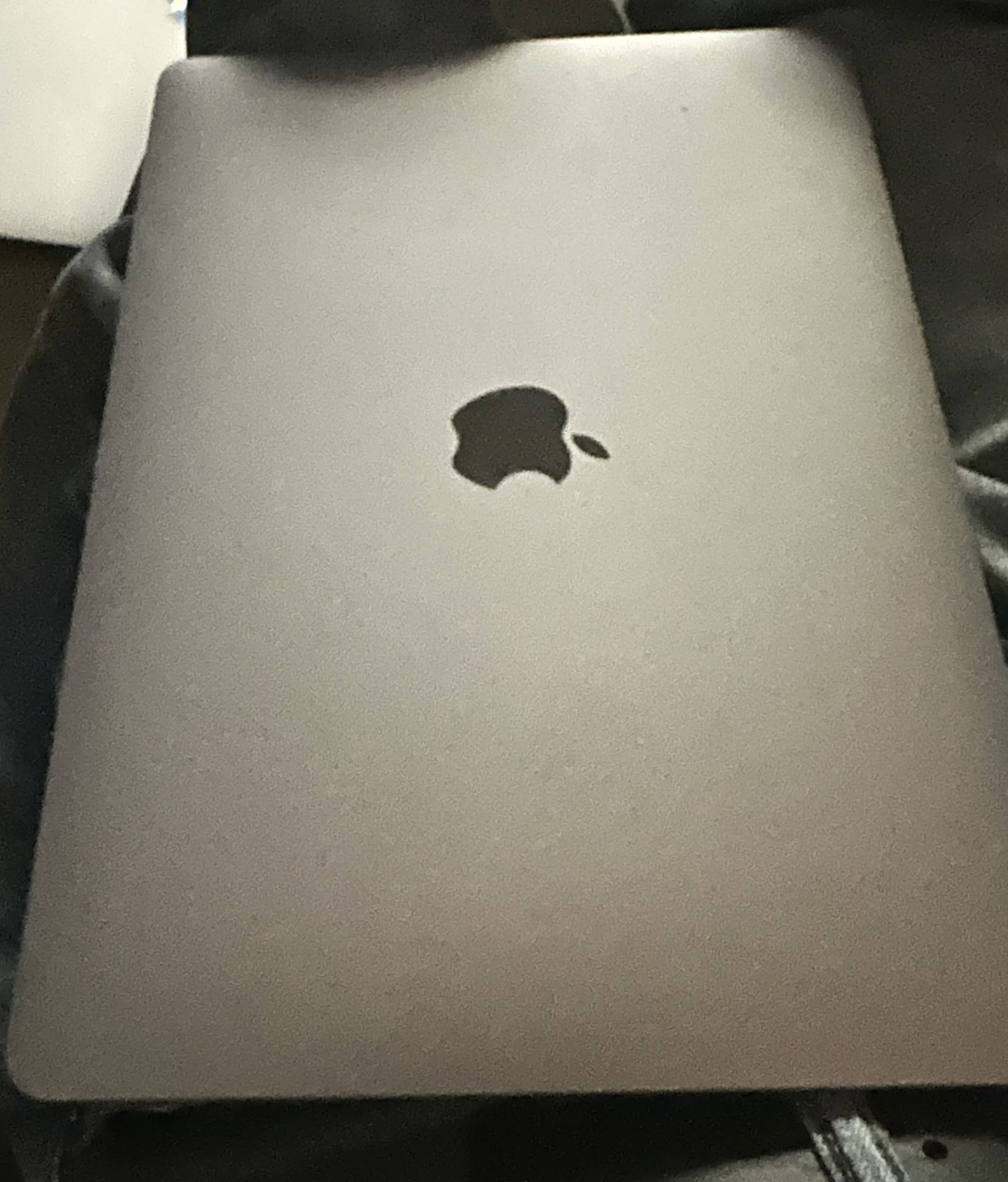 MacBook Air Retina, 13-inch, 2019 1.6 GHz Dual-Core Intel Core i5 Intel UHD