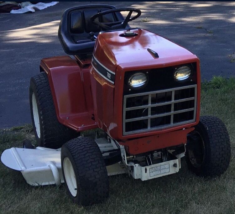 (Mechanic Special) INTERNATIONAL HARVESTER 782 CUB CADET TRACTOR / MOWER