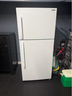Insignia fridge white