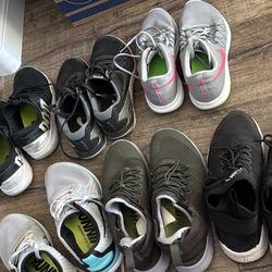 Woman’s Nikes 7-7.5 
