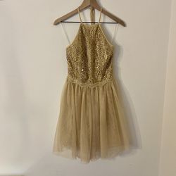 d’Devine Juniors A-Line Halter Lace and Tulle Gold Dress size Medium NWOT
