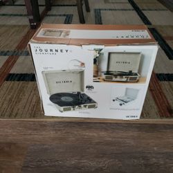 Victoria Journey Suitcase Record Player 