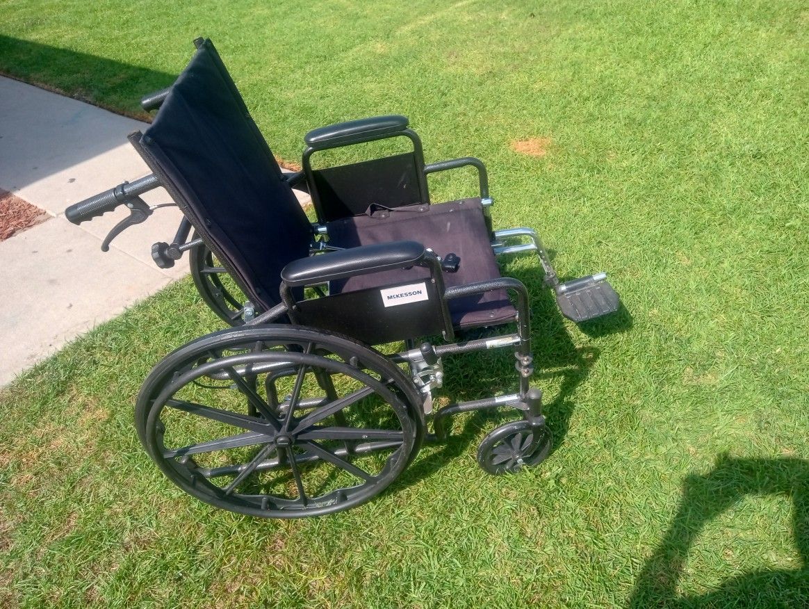 19 Inch Wheelchair One Jack's Not Working Missing One Of The Support