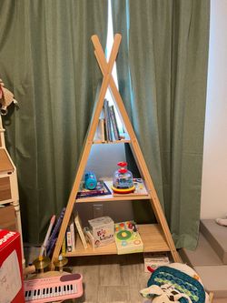 TP toddler book shelf