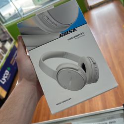 Bose QuietComfort Headphones Noise Cancelling Over-Ear Wireless Bluetooth Earphones, White Smoke