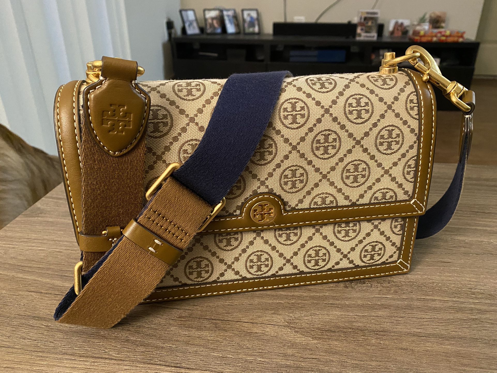 Tory Burch Crossbody Bag for Sale in Houston, TX - OfferUp