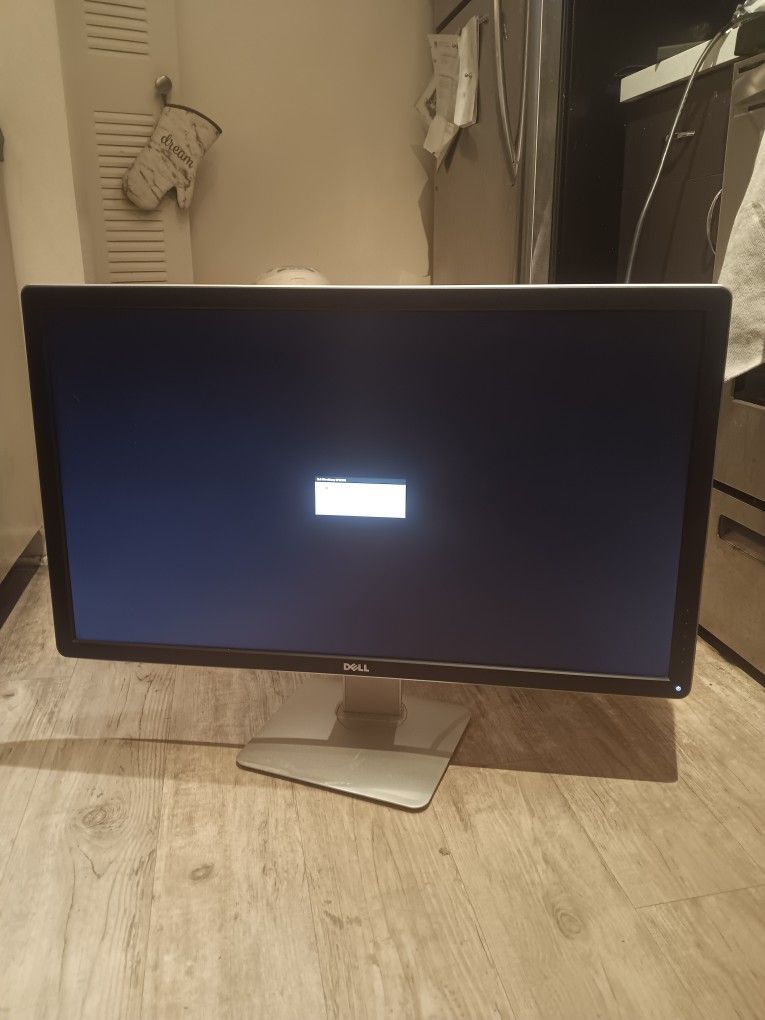 1 x Dell UP3216Q 32" UHD 4K UltraSharp Monitor 3840x21601 x Dell UP3216Q 32" UHD 4K UltraSharp Monitor 3840x2160