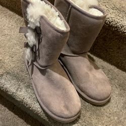 Kookaburra By Uggs Size 7 