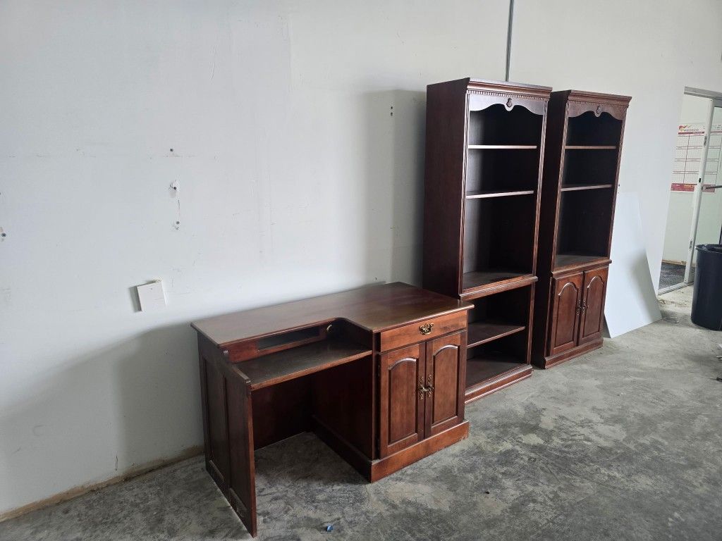 DESK AND BOOKSHELVES