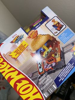 Hot Wheels Burger Drive Thru Race Track 