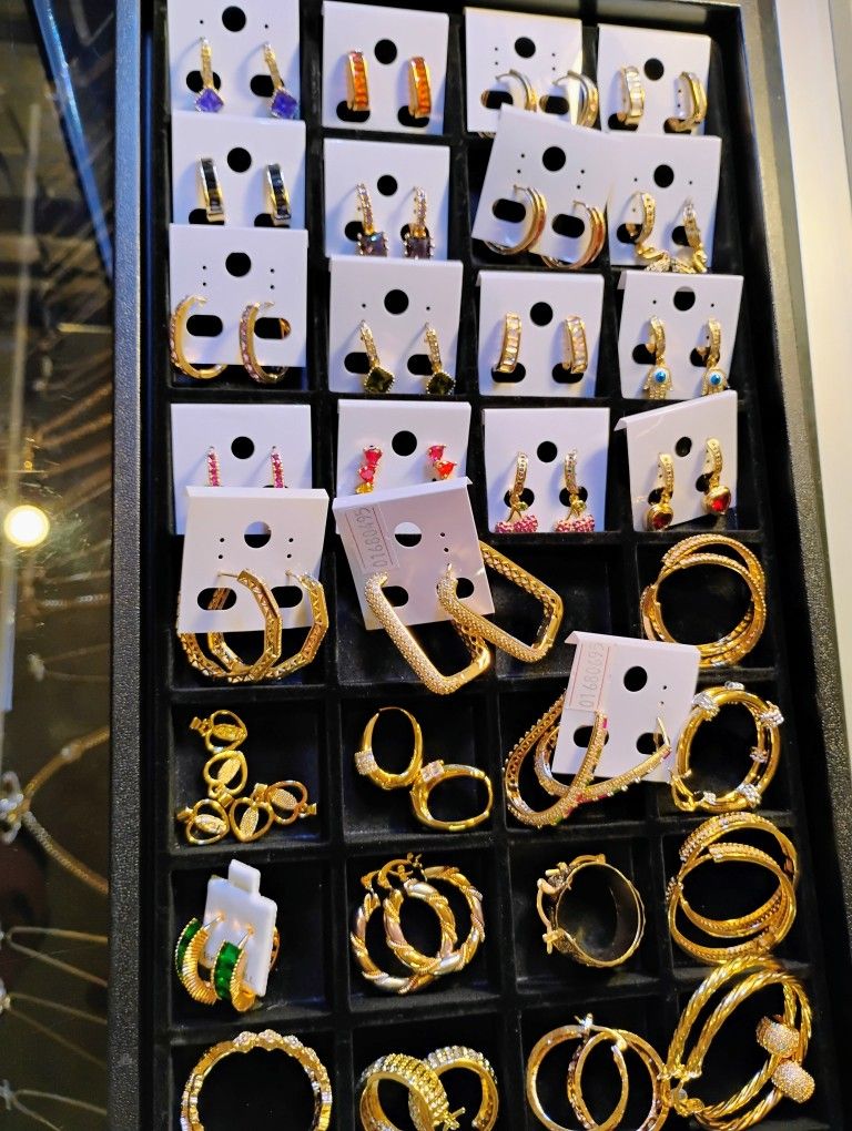 GOLDFILLED 14K QUALITY PLATED OVER HOOPS