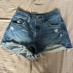 women’s levi’s 501 short  