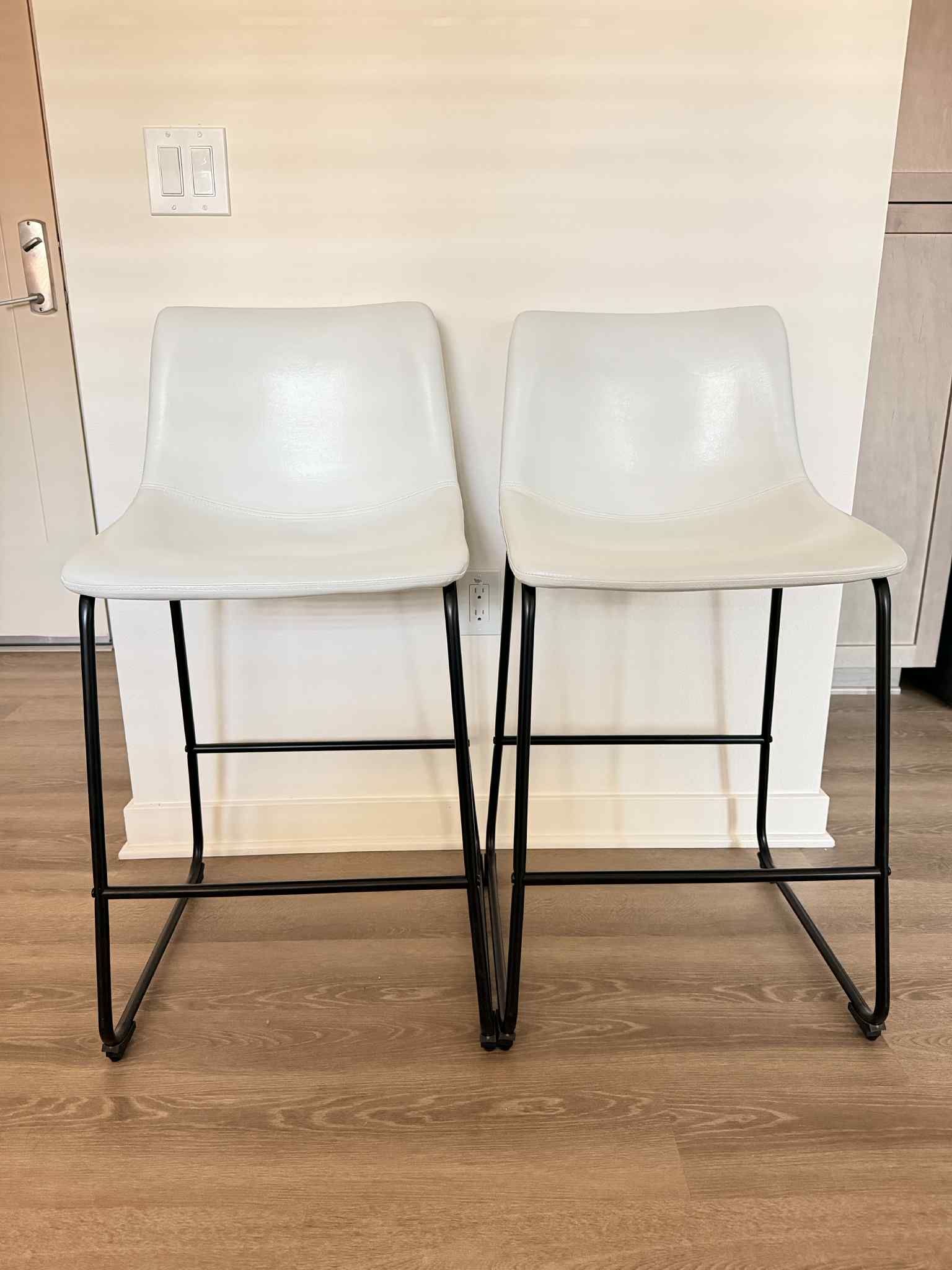 White Bar Stool Leather 