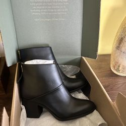 Nisolo Dari Black Booties Size 7 New