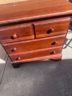 Wooden 3-Drawer Dresser Chest