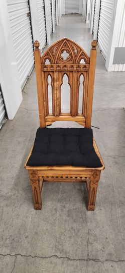 Design Toscano "Sudbury" Hand-Carved Solid Pine Gothic Side Chair