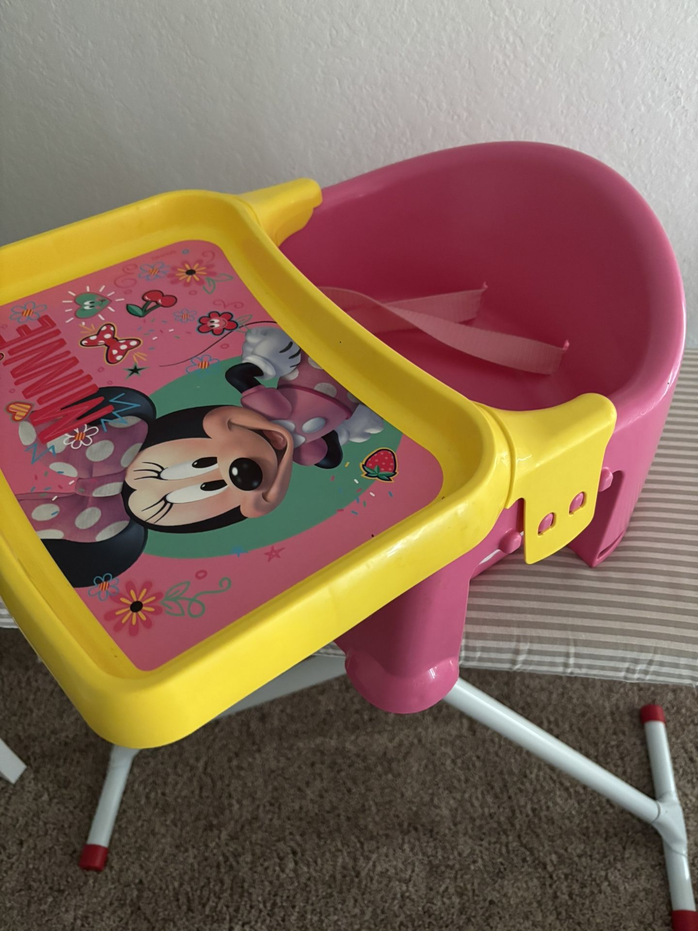 Disney Minnie Mouse Mealtime Booster Seat