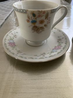 Selling brand new tea cup & saucer sets ( several sets box full) can sell each set separately starting@ $1.50